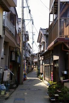 狭い漁村集落の通路 筒石,漁村,集落の写真素材