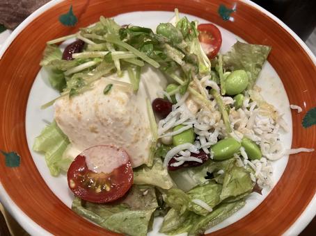豆腐と枝豆のサラダ 豆腐と枝豆のサラダの写真