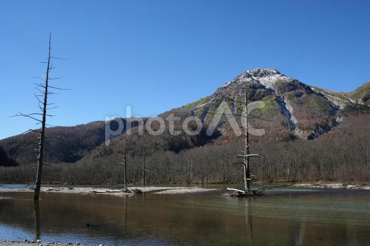 上高地の青空と山の風景 上高地,山,空の写真素材
