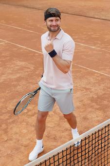 ガッツポーズで笑顔の男性 男性,外国人,テニスの写真素材