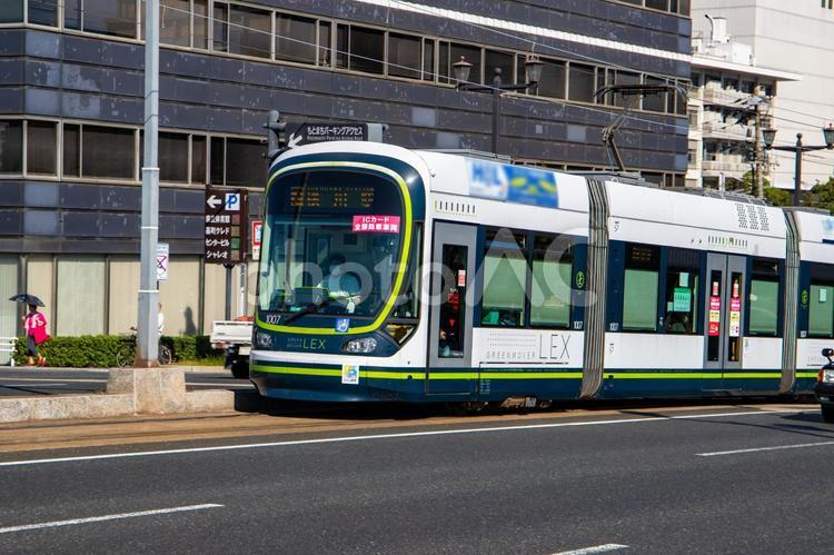 広島の街を走行する電車 広島,広島市,広島県の写真素材