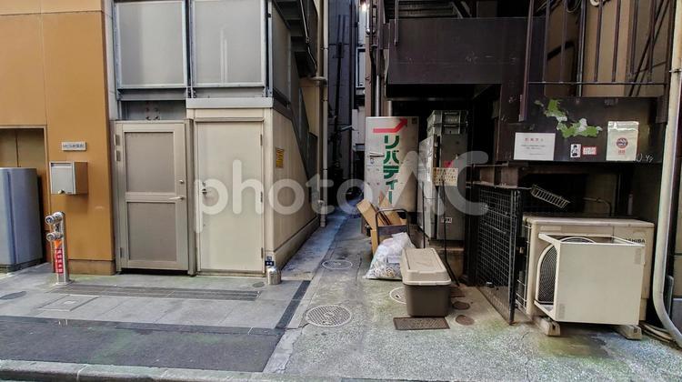 花房稲荷神社入り口 花房稲荷神社,神社,秋葉原の写真素材