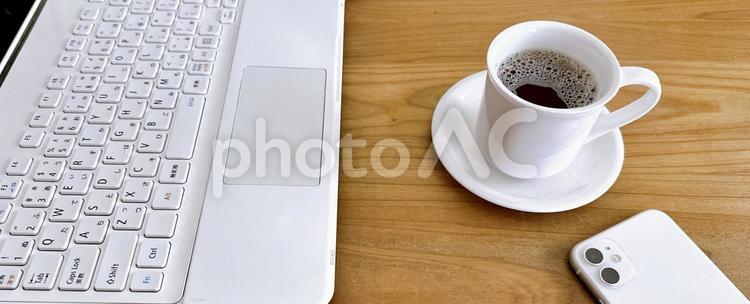 デスクワーク　コーヒー　休憩時間　バナー ビジネスシーン,バナー素材,デスクワークの写真素材