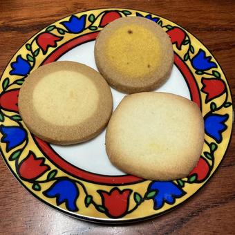 リングクッキーと角が丸い可愛いクッキー クッキー,焼菓子,お菓子の写真素材