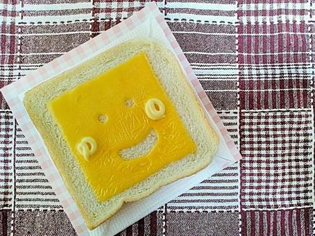 笑うスライスチーズのっけパン スライスチーズ,チーズ,チェダーチーズの写真素材