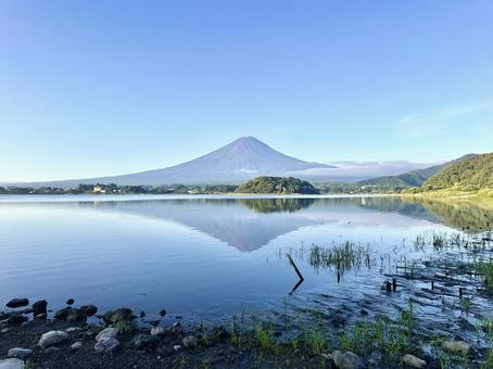 夏の河口湖から見る富士山 夏の河口湖から見る富士山 富士山,河口湖,湖の写真素材