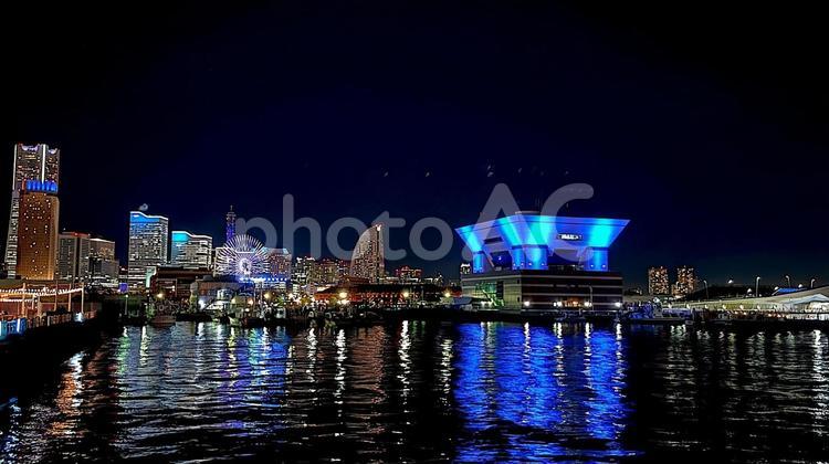 深夜の横浜散歩、ライトアップされた横浜 夜景,みなとみらい,横浜の写真素材