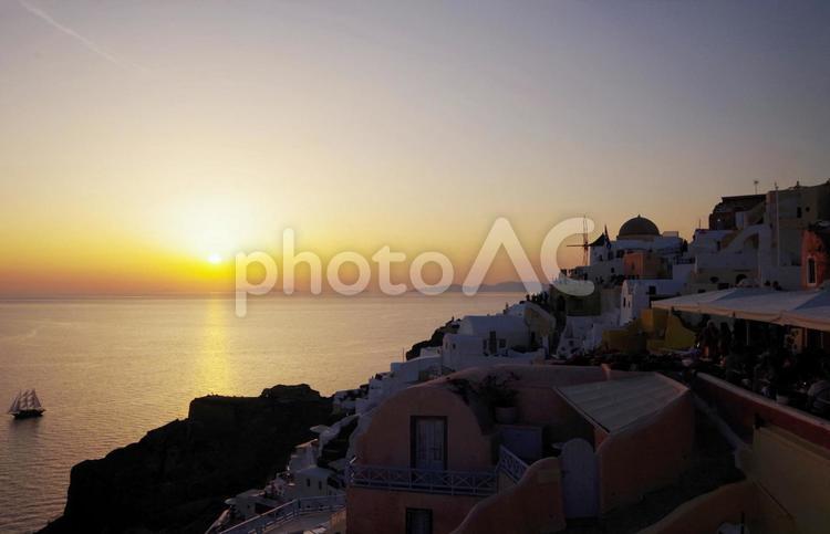 ギリシャ　サントリーニ島　イアの夕日 ギリシャ,サントリーニ島,サントリーニの写真素材