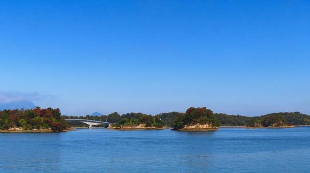 上天草　天草五橋　前島橋（4号橋）と海 上天草,天草松島,熊本県の写真素材