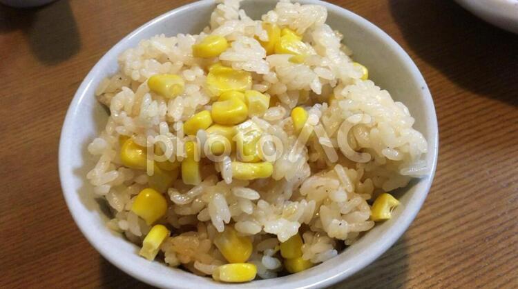 とうもろこしの炊き込みご飯 おいしい,とうもろこし,フードの写真素材