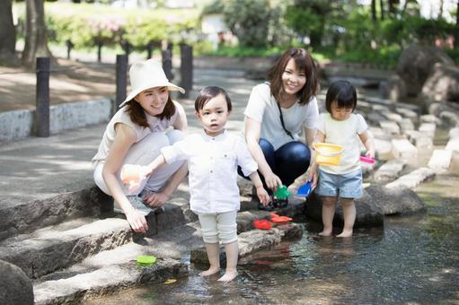 ママ友 母親 育児 ママ友 母親 育児 ママ友,公園,男性の写真素材
