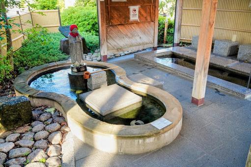 Foot bath in front of Matsue Shinjiko Onsen Station, JPG Foot bath in front of Matsue Shinjiko Onsen Station, JPG