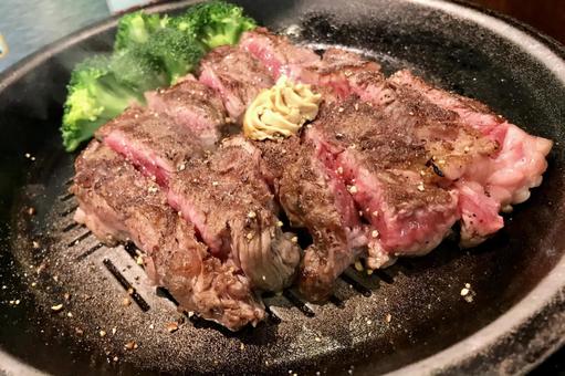 熱々鉄板ステーキ ステーキ,鉄板焼き,牛肉の写真素材