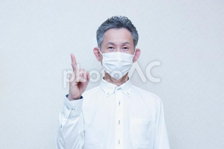 マスクをする中年男性11 マスク,コロナ,花粉症の写真素材