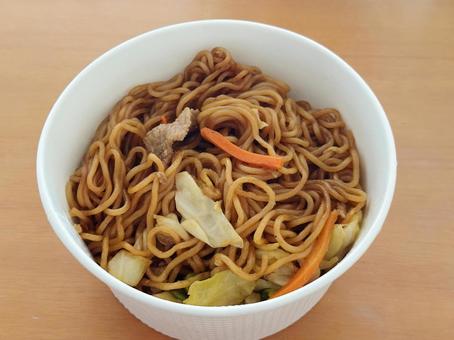 売店の焼きそば 売店の焼きそばの写真