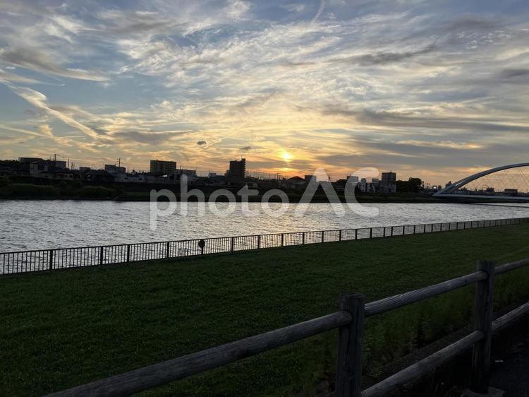 夕焼け 夕焼け,川,夕日の写真素材
