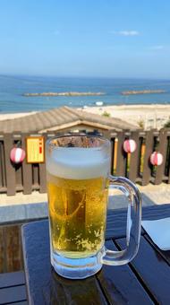 海辺で飲むビール 海辺で飲むビール ビール,海,海辺の写真素材