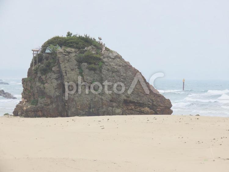 出雲　稲佐の浜の弁天島 島根,出雲,稲佐の浜の写真素材