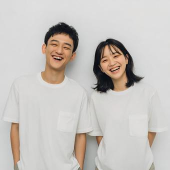 シンプルながらも幸せな二人 シンプルながらも幸せな二人の写真