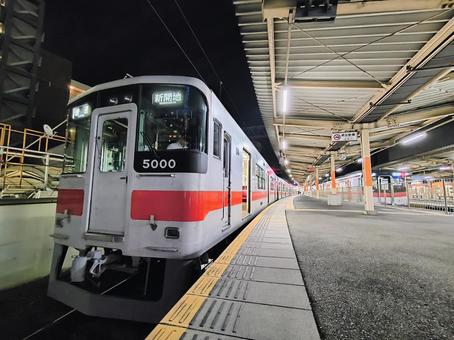 夜の山陽姫路駅ホーム、山陽電鉄 夜の山陽姫路駅ホーム、山陽電鉄 山陽電鉄,本線,5000系の写真素材