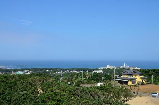 地球の丸く見える丘展望館より眺める犬吠埼 地球の丸く見える丘展望館より眺める犬吠埼 犬吠埼灯台,犬吠埼,灯台の写真素材