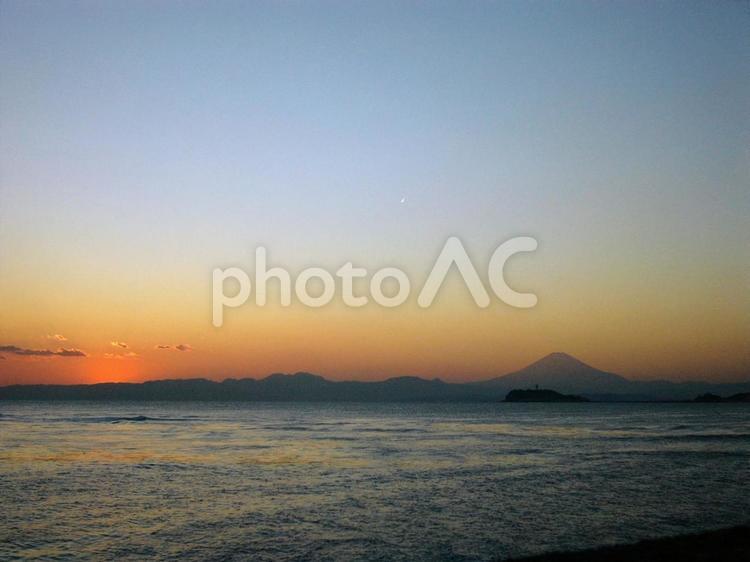江の島と富士山のトワイライト トワイライト,マジックアワー,江の島の写真素材