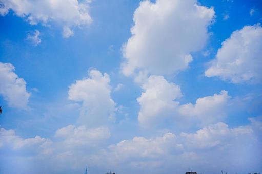Midsummer blue sky and white clouds, JPG