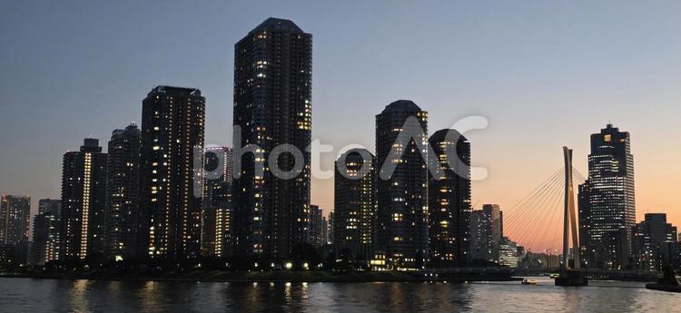 タワマンと空 海,空,美しいの写真素材