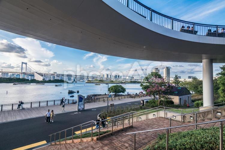 お台場海浜公園 反射,公園,お台場の写真素材