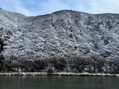 冬の最上川 最上川,冬,山形県の写真素材