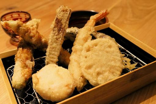 お任せ天麩羅盛り合わせ6種盛り合わせ お任せ天麩羅盛り合わせ6種盛り合わせの写真