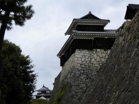 松山城太鼓櫓越しの大天守 松山城太鼓櫓越しの大天守 松山城,城郭,城跡の写真素材