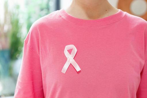 ピンクリボンをつけた女性の胸元 生理,月経,女性の写真素材