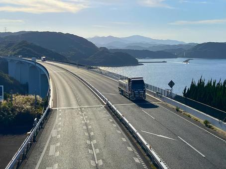 高速道路 ハイウェイ,高速道路,トラックの写真素材