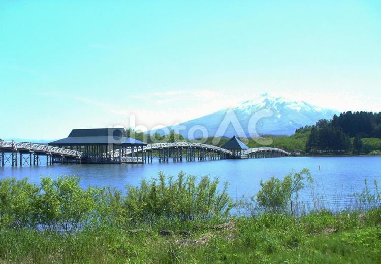 岩木山と鶴の舞橋１ 鶴の舞橋,岩木山,青森県の写真素材