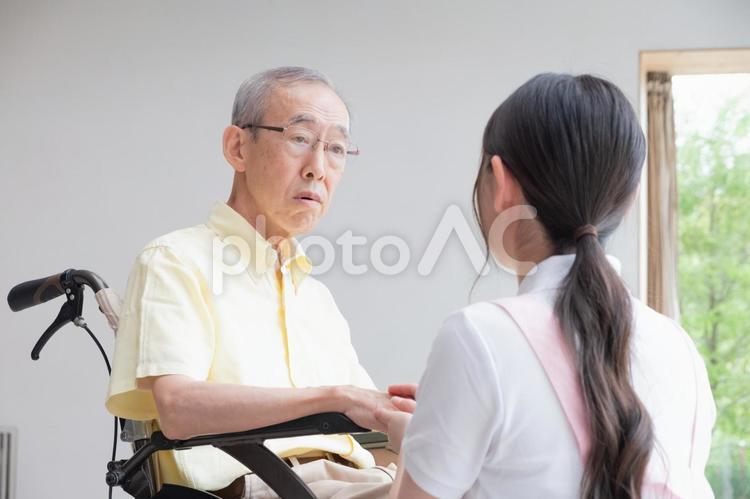 介護士とシニア男性 介護,介護士,女性の写真素材