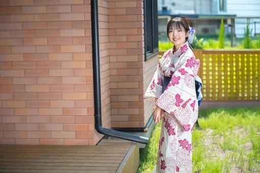 笑顔の浴衣の女性 笑顔の浴衣の女性 浴衣,和服,着物の写真素材