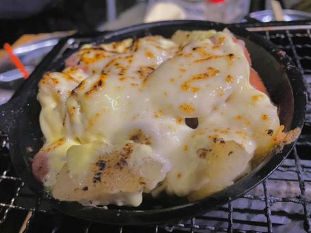 キャンプ料理ポテトチーズ キャンプ,アウトドア,美味しいの写真素材