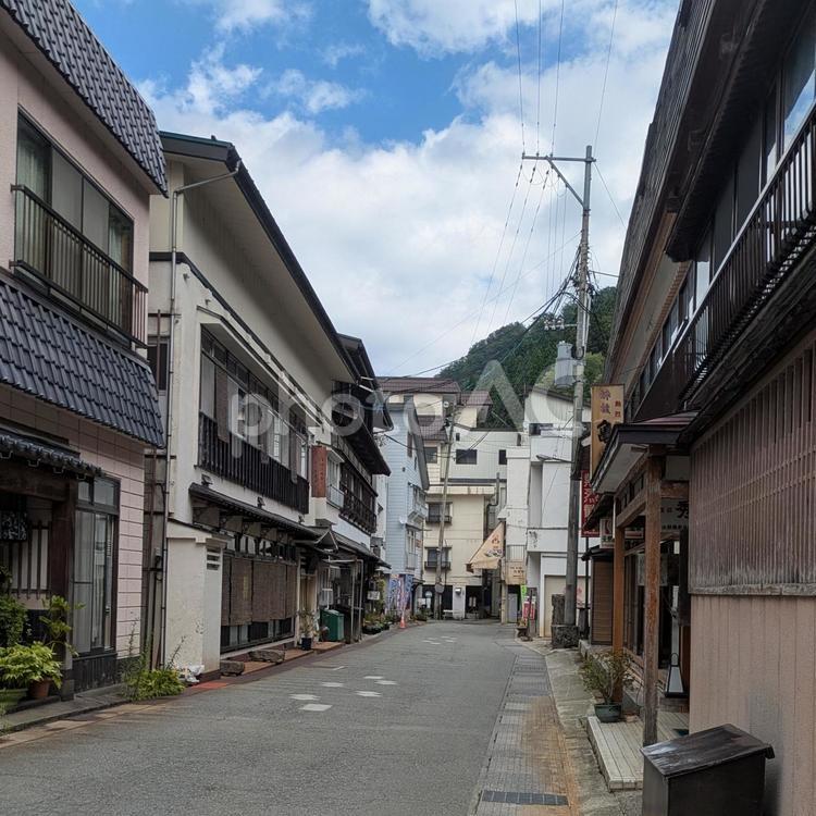山形県肘折温泉の温泉街 道路,旅館街,ホテルの写真素材