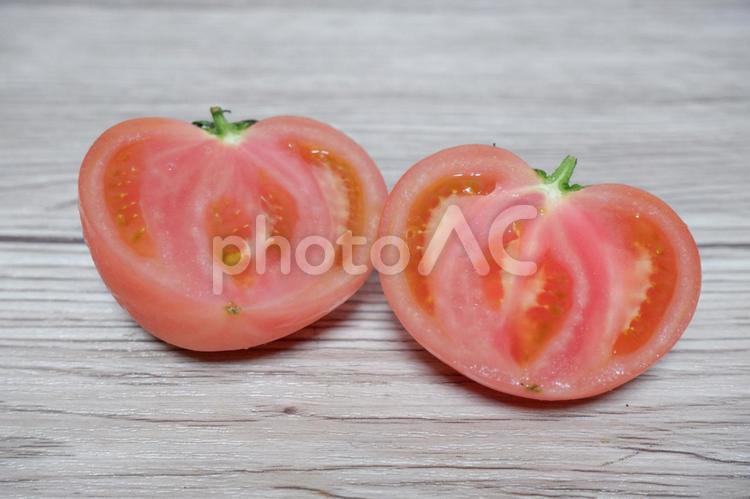 半分にカットされたトマト 野菜,トマト,新鮮の写真素材