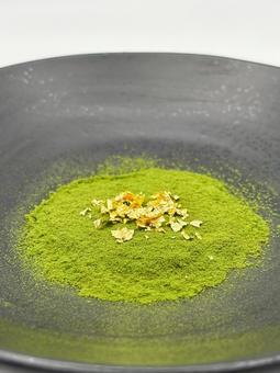 金箔と抹茶、金粉と抹茶 金箔入抹茶,金箔,金粉の写真素材