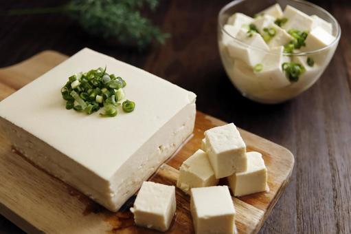 木製まな板の絹ごし豆腐 木製まな板の絹ごし豆腐 豆腐,絹ごし豆腐,まな板の写真素材