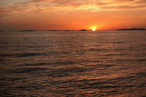 海に沈む夕日 海に沈む夕日の写真