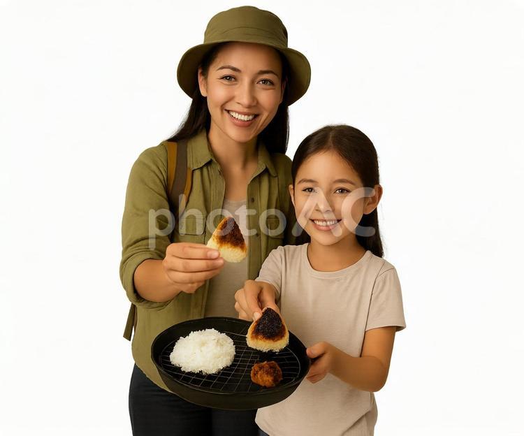 親子で楽しむ焼きおにぎり作り体験 親子,母娘,女性の写真素材