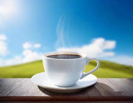 青空とホットコーヒー 青空とホットコーヒーの写真