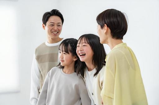 家族四人ポートレート 家族,ファミリー,親子の写真素材