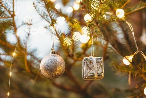 キラキラのクリスマスの飾り キラキラのクリスマスの飾りの写真