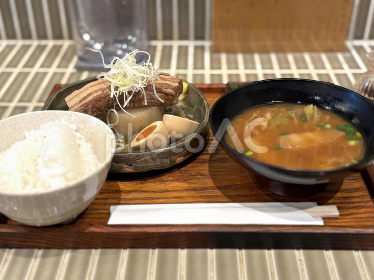 美味しそうな豚の角煮定食 豚角煮,角煮,定食の写真素材