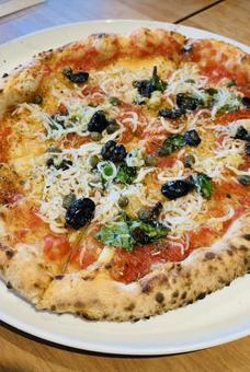 シラストマトピザ シラストマトピザ ピザ,しらす,シラスの写真素材