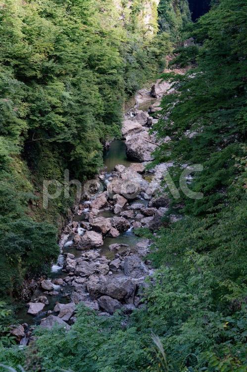 川の中の巨岩 川,岩,巨岩の写真素材